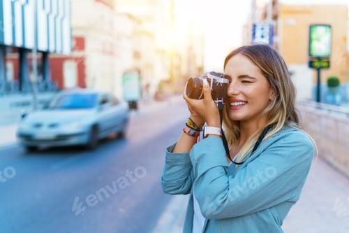 Preview: Photographer taking pictures on photo camera in city