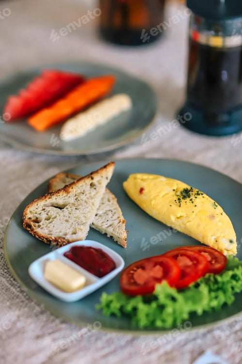 Preview: Delicious omelette with tomatoes