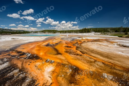 Preview: Hot thermal spring in Yellowstone