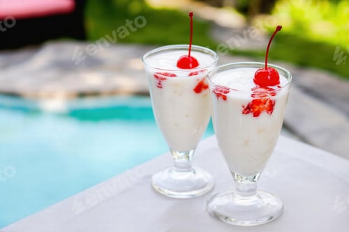 Preview: Refreshing coctels with cherries by the poolside