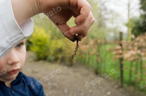Preview: Boy holding a worm