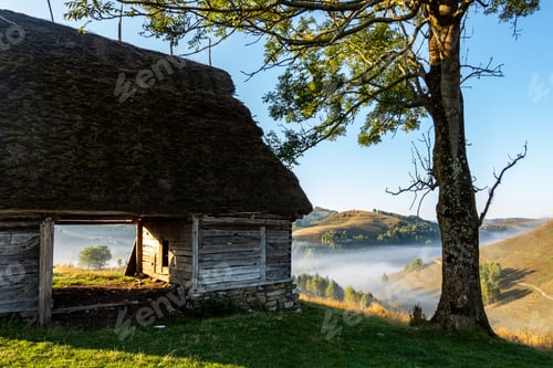 Preview: Old Cottage