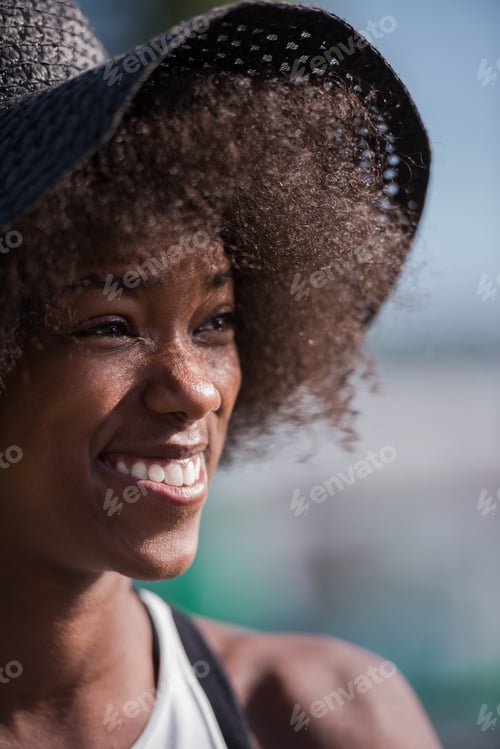 Preview: Close up portrait of a beautiful young african american woman sm