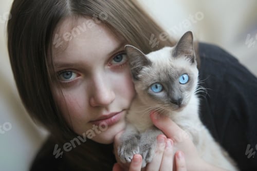 Preview: Teenage Girl with Siamese Cat