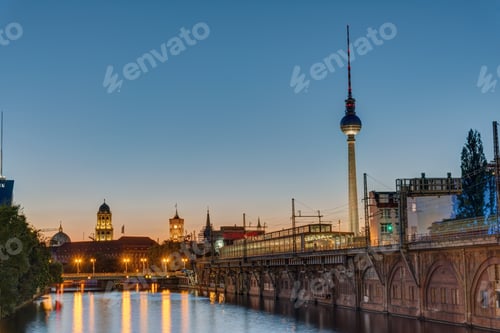 Preview: Twilight at the river Spree, Berlin