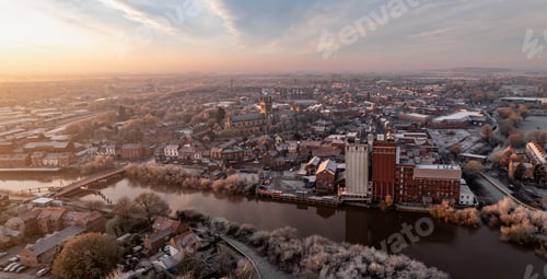 Visualização: Vista aérea da cidade mercantil de Selby, em North Yorkshire, ao nascer do sol