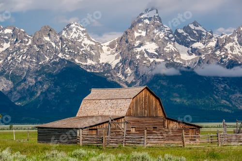 Preview: Old barn in Grand Teton Mountains