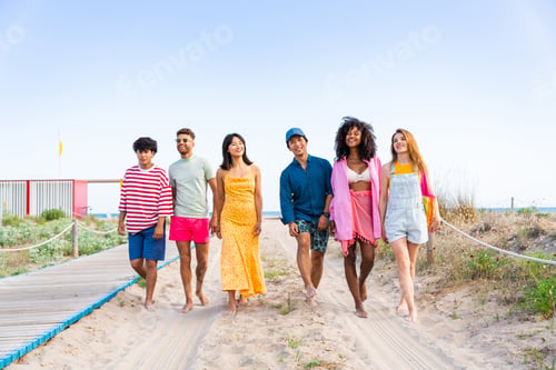 Preview: Group of young best friends bonding outdoors