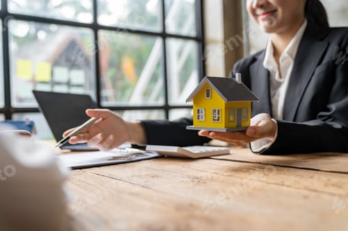 Preview: Real estate company to buy houses and land are delivering keys and houses to customers after agreein