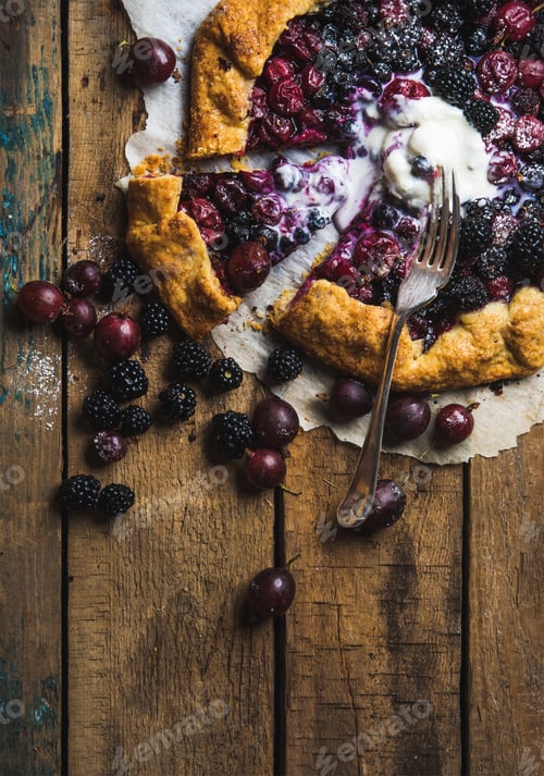 Preview: Garden berry galetta sweet pie with melted vanilla ice-cream scoop