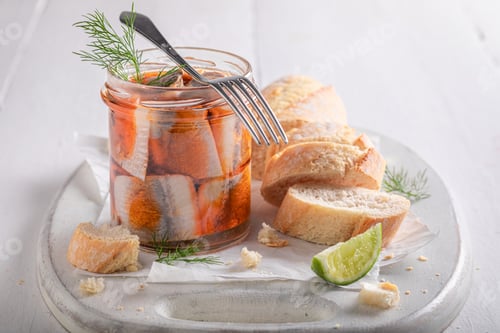 Preview: Fresh and delicious marinated fish in oil, onions and tomatoes.