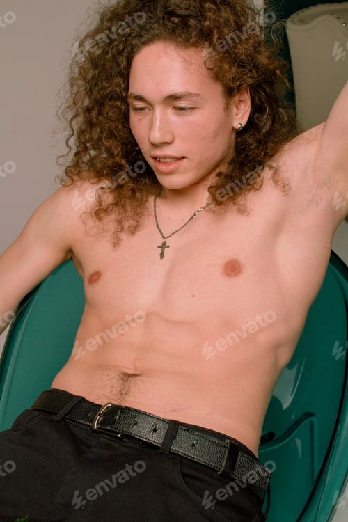 Preview: Attractive And Stylish Guy With Curly Hair And A Sports Figure