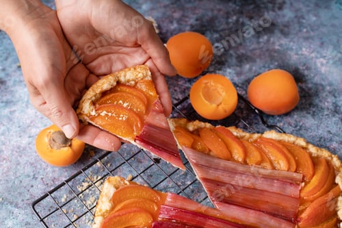 Preview: French biscuit with apricots and rhubarb.