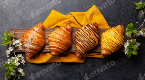 Preview: Various croissants