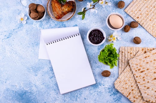 Preview: Traditional Passover Seder plate with symbolic foods. Symbolic of Jewish holiday Pesah.