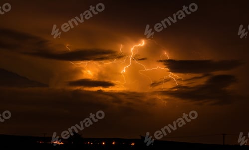 Preview: Dramatic night sky with lightning