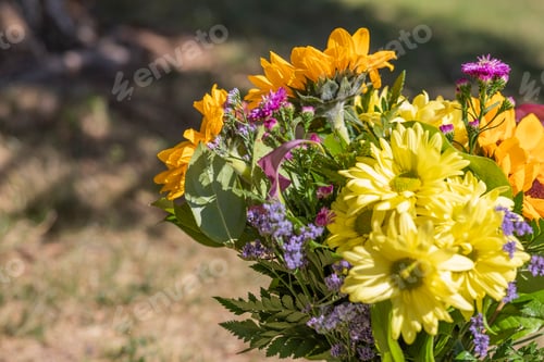 Preview: Bright and colorful bunch of flowers