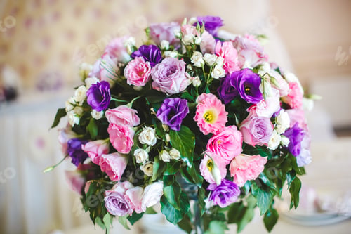 Preview: A bouquet of flowers in a glass vase on a wedding table