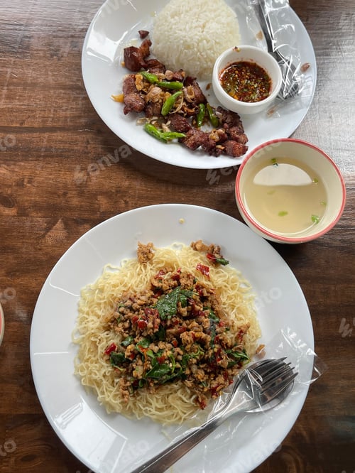 Preview: Rice topped with stir-fried pork and basil