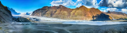 Preview: view of Skaftafellsjokull glacier tongue and volcanic mountains around on South Iceland.
