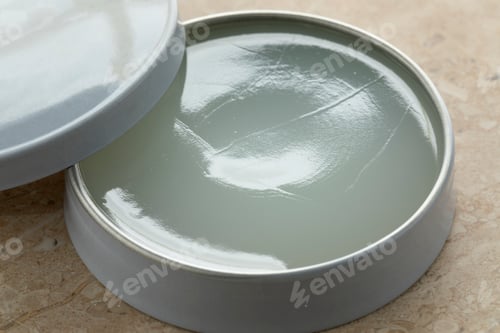Preview: Little open tin with vaseline