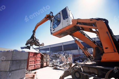Preview: Grapple handler sorting and moving metals in scrap yard