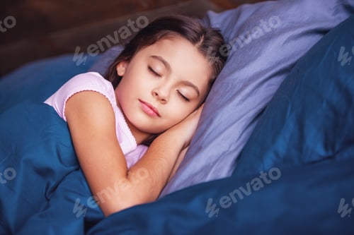 Preview: Little girl in bed