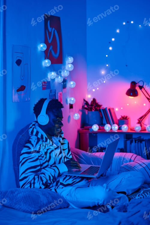 Preview: Teenager spending time for online games