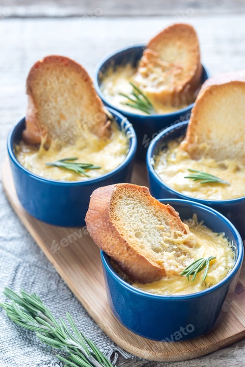 Preview: Bowls of onion soup