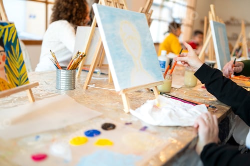 Preview: Mothers and children painting in art workshop