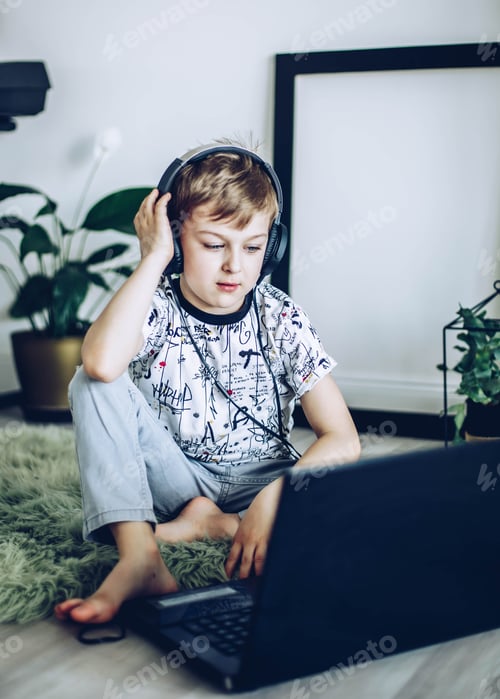 Preview: Kids using technologies