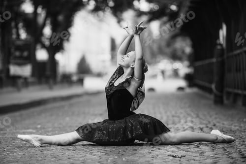 Preview: Ballerina doing the splits