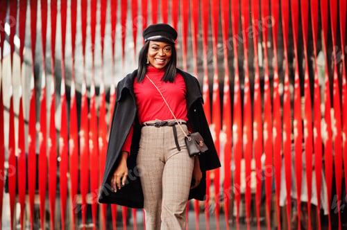 Preview: African american fashion girl in newsboy cap