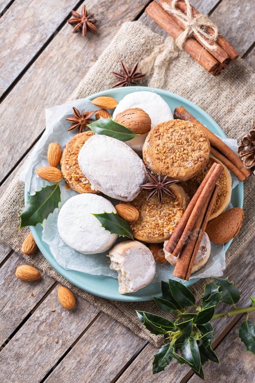 Preview: Typical Spanish Christmas sweets, shortbread mantecados and polvorones
