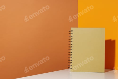 Preview: The notebook stands on a yellow background