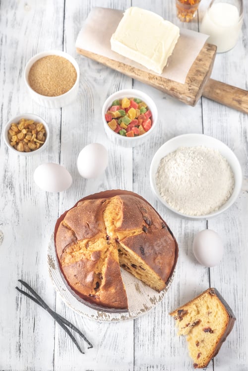 Preview: Panettone with ingredients