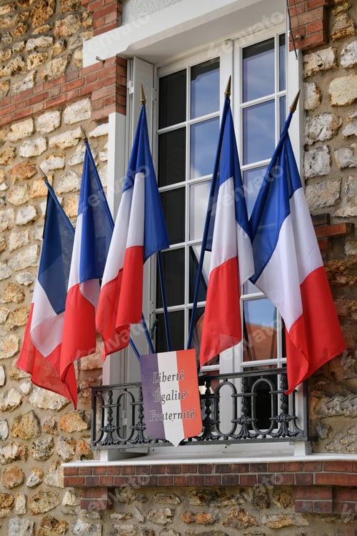 Preview: PARIS, FRANCE - SEPTEMBER 03, 2022: Hotel de Ville City Hall with french flag