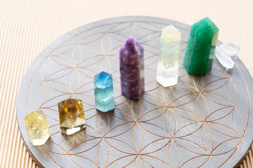 Preview: Healing crystals on brown background