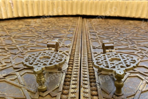 Preview: Brass doors adorned with Moroccan patterns, metal filigree. Royal Palace, Fez, Morocco
