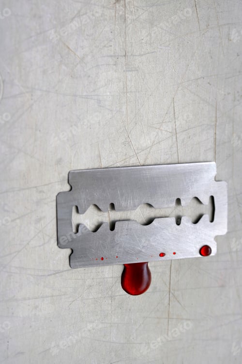 Preview: Razor blade with blood