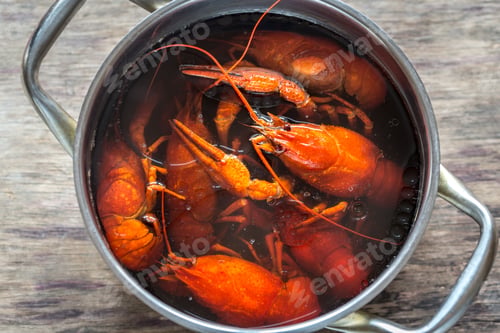 Preview: Pot with boiled crayfish on the wooden table