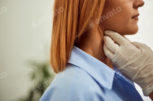 Preview: Side view of a ginger-haired woman patient, having thyroid gland control.