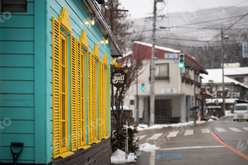 Preview: Yellow shutters