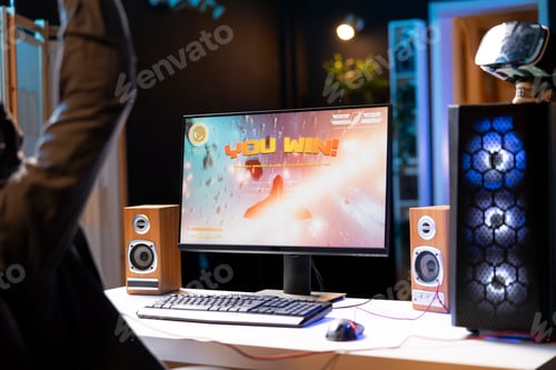 Preview: Gamer losing intense singleplayer spaceship arcade racing videogame