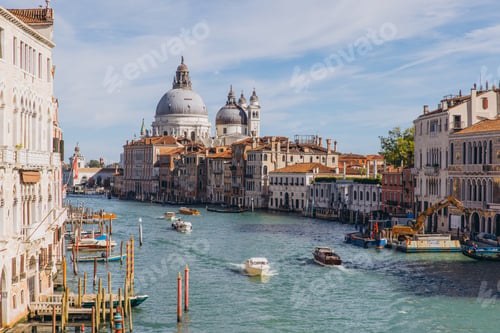 Preview: Grand Canal views with Basilica di Santa Maria della Salute