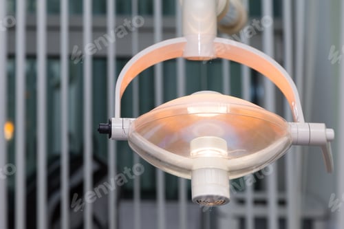Preview: Operating Room Lamp Close-Up in Clinical Setting