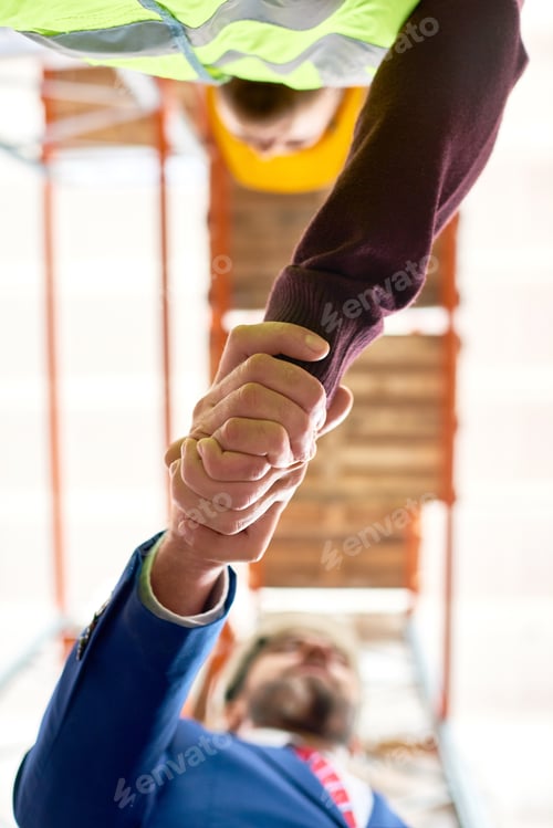 Preview: Businessman Shaking Hands with Worker