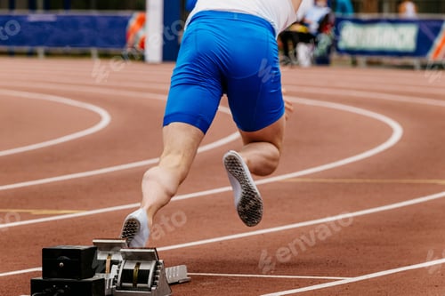 Preview: athlete runner start from starting blocks