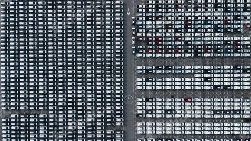 Preview: New cars are ready for shipment at the port, supporting worldwide import and export.