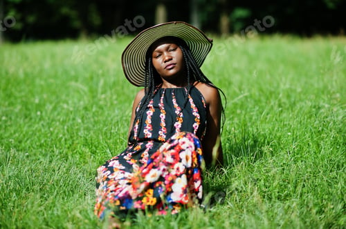 Preview: Gorgeous african american woman